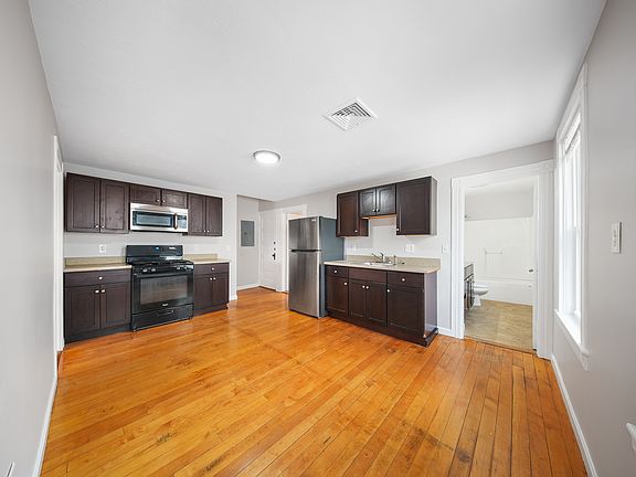 2nd image of 16 Bellevue Ave APT 4