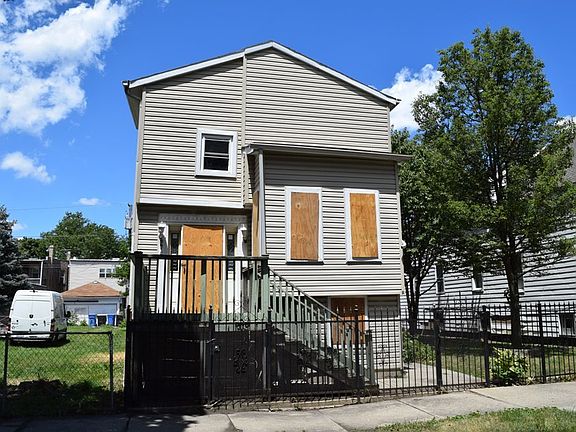 3rd image of 4418 W Montana St