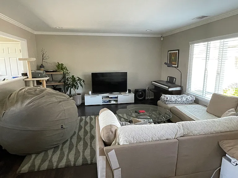 210 Appian Way — Photo 6
