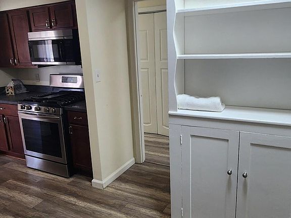 4th image of 570 Capri Rd