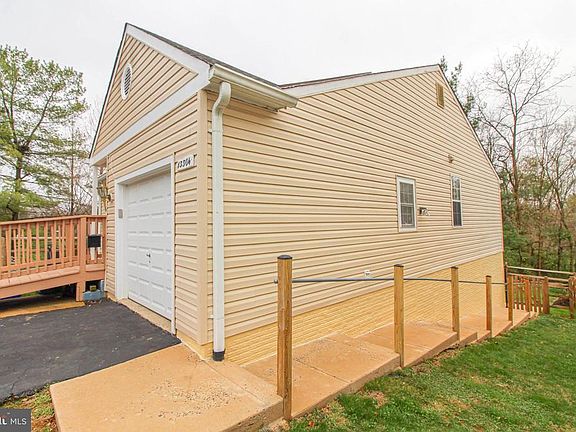 3rd image of 13304 Cloverdale Pl