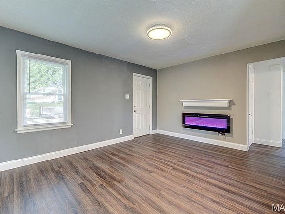 2nd image of 302 Plaza Ave