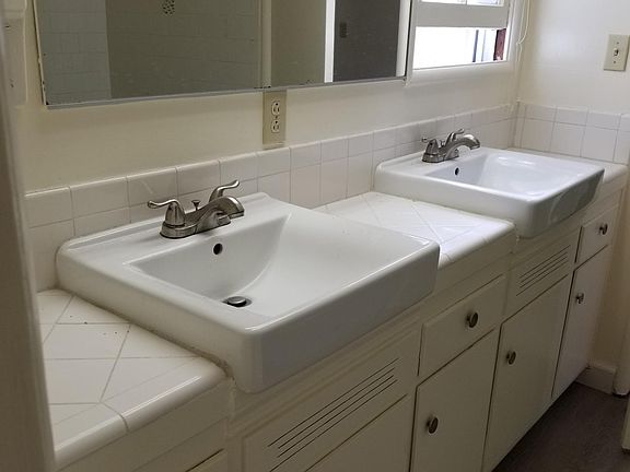2nd image of 427 Avenue G #Townhouse