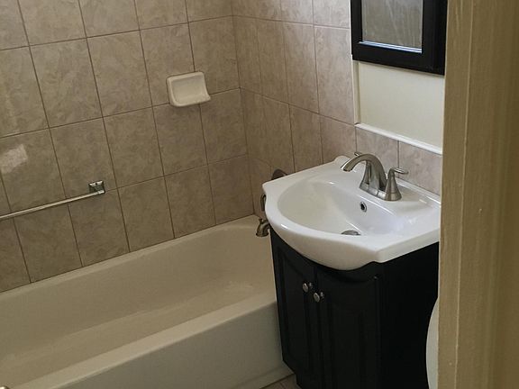 4th image of 140 Lime St APT B