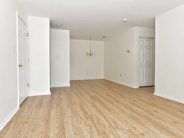 1132 Stafford St — Photo 5