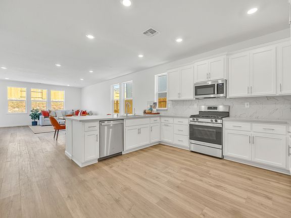2nd image of 615 Brooklyn Ct