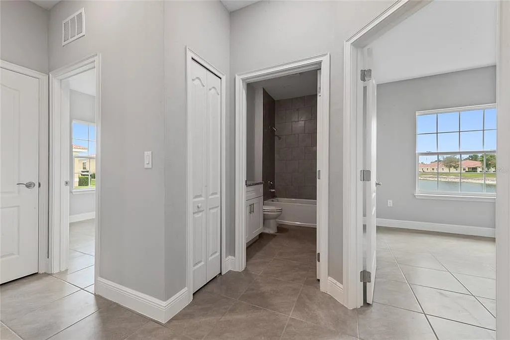 2 bed, 2.0 bath, 1056 sqft, $1,550 — Photo 4