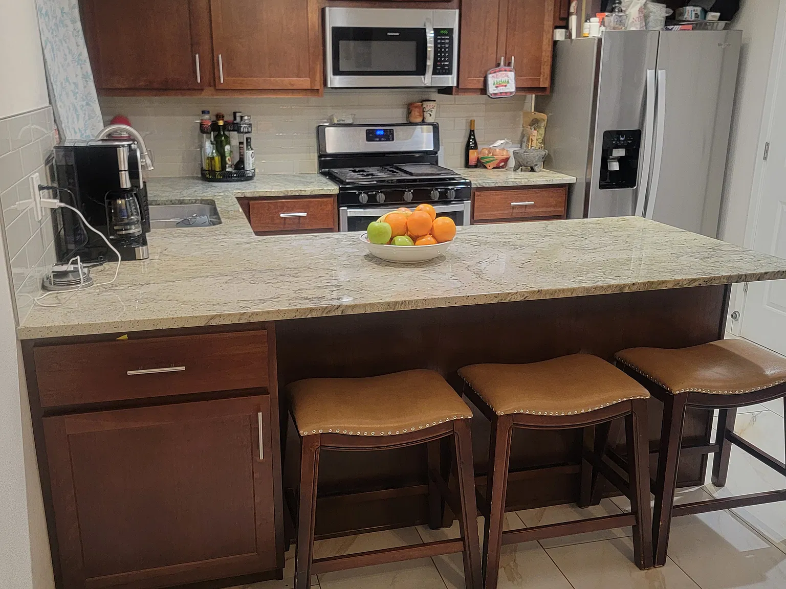 3 bed, 1.5 bath, 1408 sqft, $2,450 — Photo 1