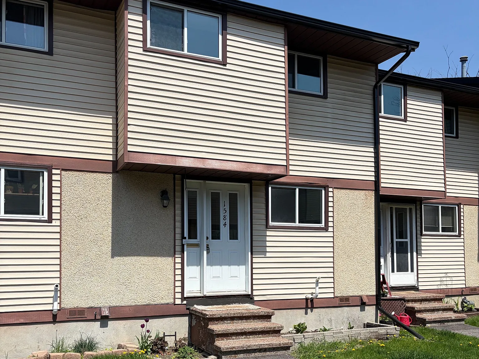 3 bed, $2,400 — Photo 2