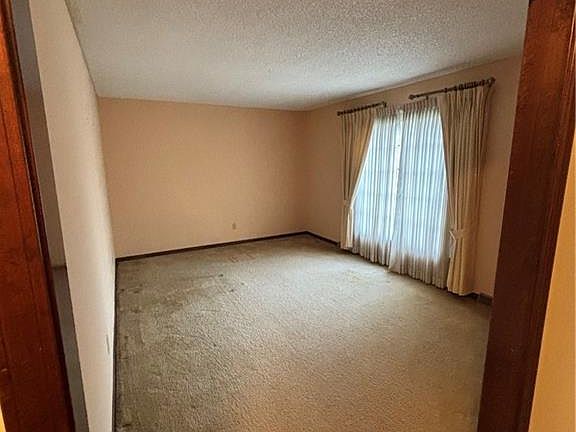 3rd image of 10580 Noland Rd