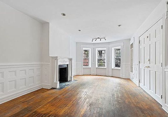 3rd image of 585 Eastern Pkwy #1