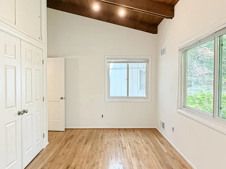 10611 Allenwood Ln — Photo 25