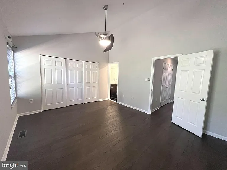 2724 Oak Leaf Ct — Photo 11