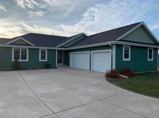 W227N4139 Bridge Ct, Pewaukee, WI 53072