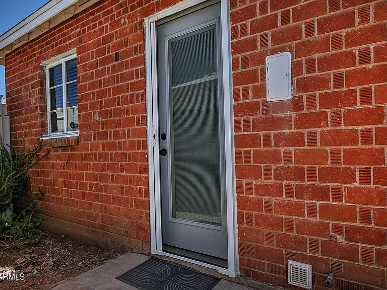 1923 W Earll Dr — Photo 31