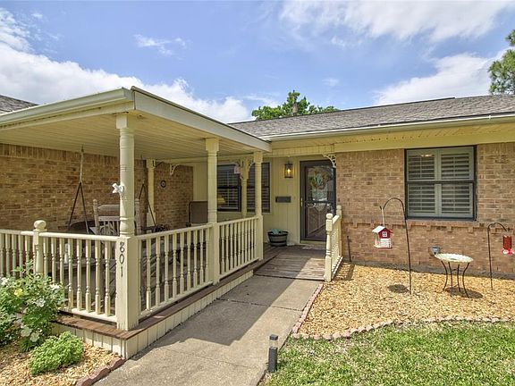 4th image of 801 E Centennial St