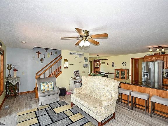 5th image of 2332 Canfield Rd