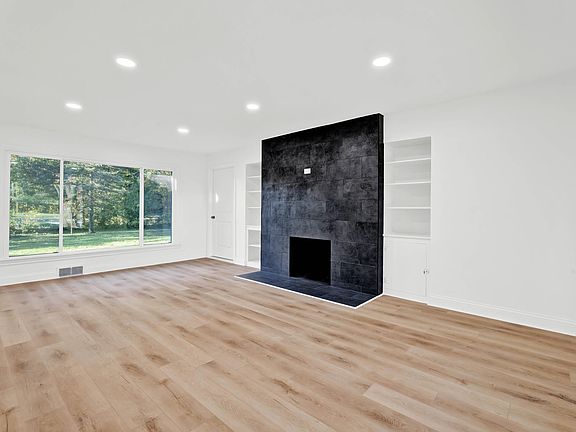 5th image of 27215 Goldengate Dr W