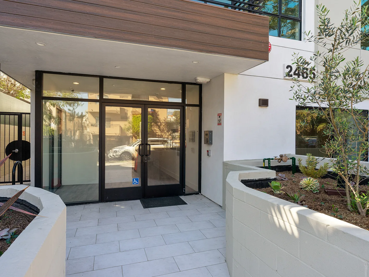 1 bed, 865 sqft, $2,950 — Photo 2
