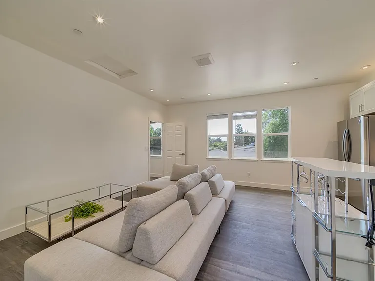 532 Yulupa Ave — Photo 11