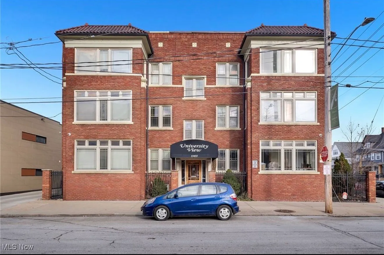 2 bed, 1019 sqft, $1,650 — Photo 1