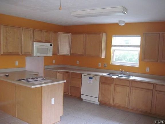 4th image of 5921 Hillary St