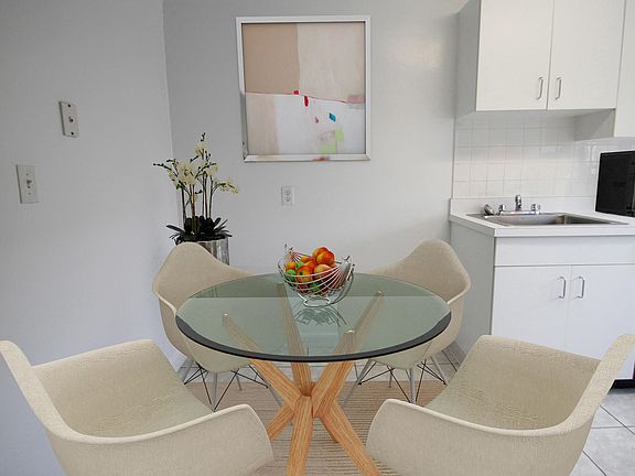 Harvard Terrace - Kitchen