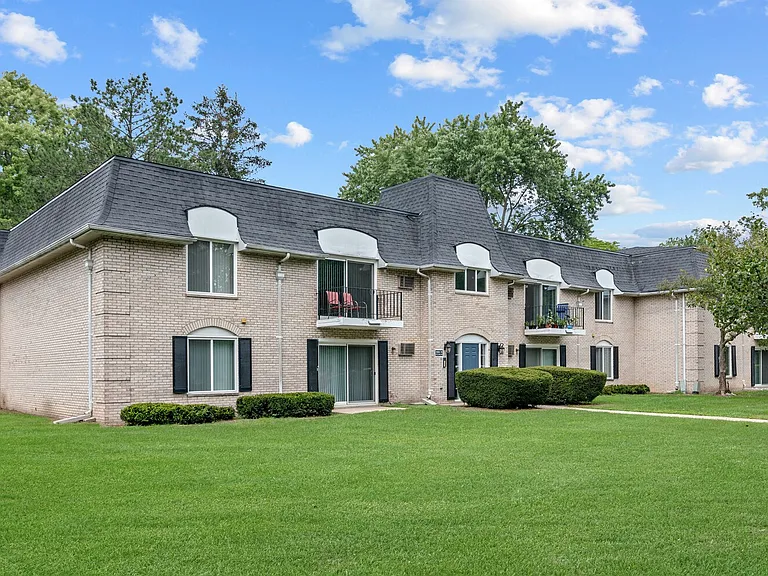 Apple Ridge Apartments - Livonia, MI — Photo 27