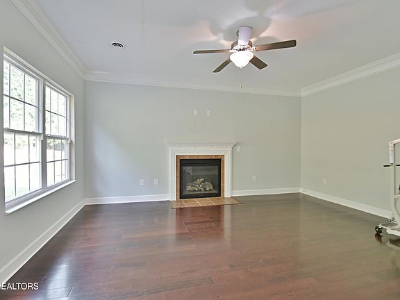 5th image of 3032 Oakwood Hills Ln