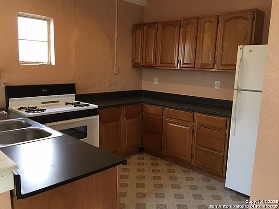 4th image of 207 Clay St
