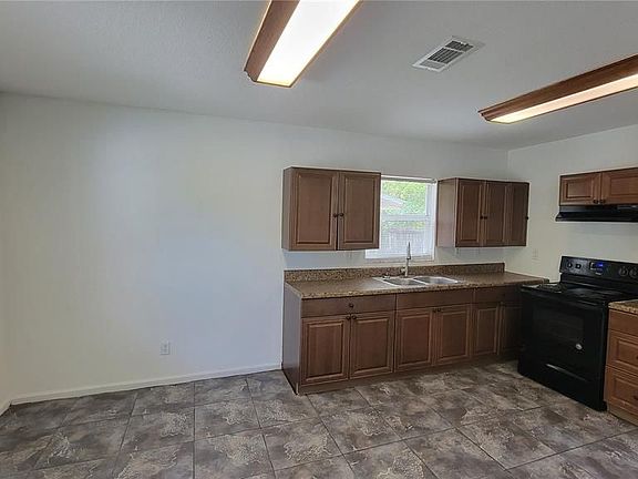 4th image of 1052 42nd St