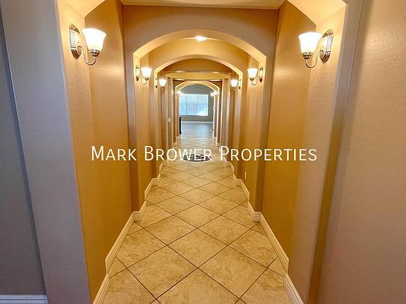 3rd image of 4327 E Yellowstone Pl