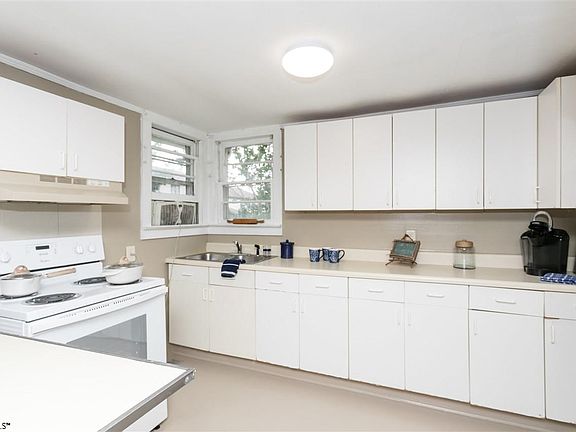 4th image of 703 W Warehouse Ct