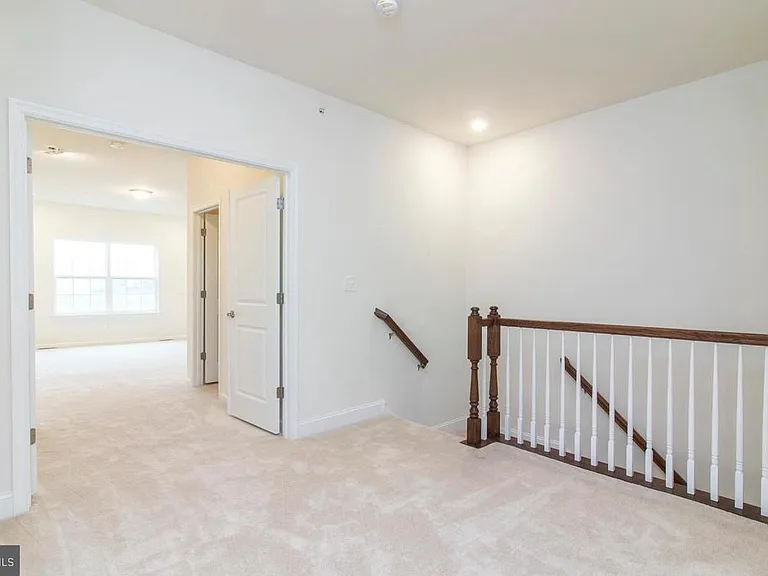 128 Golden Vale Dr — Photo 6