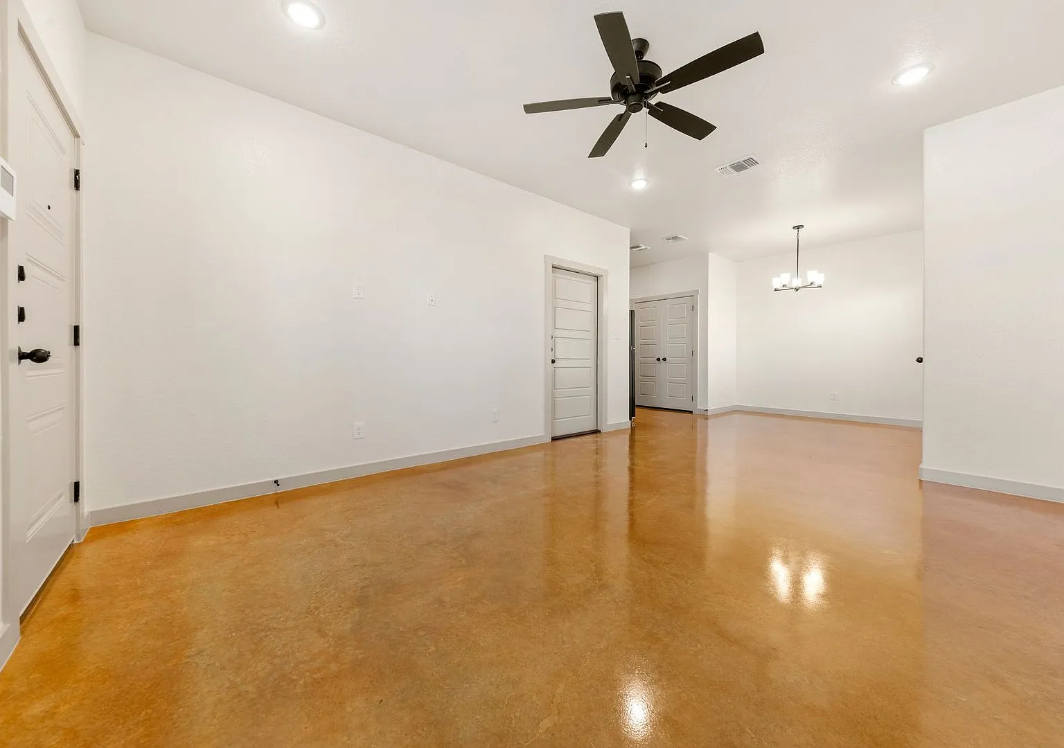 3 bed, 1367 sqft, $1,545 — Photo 3