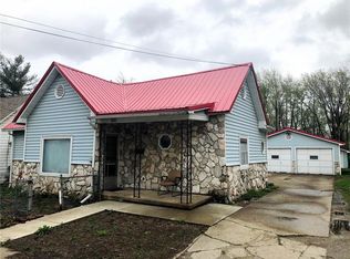 521 N 7th St, Charleston, IL 61920