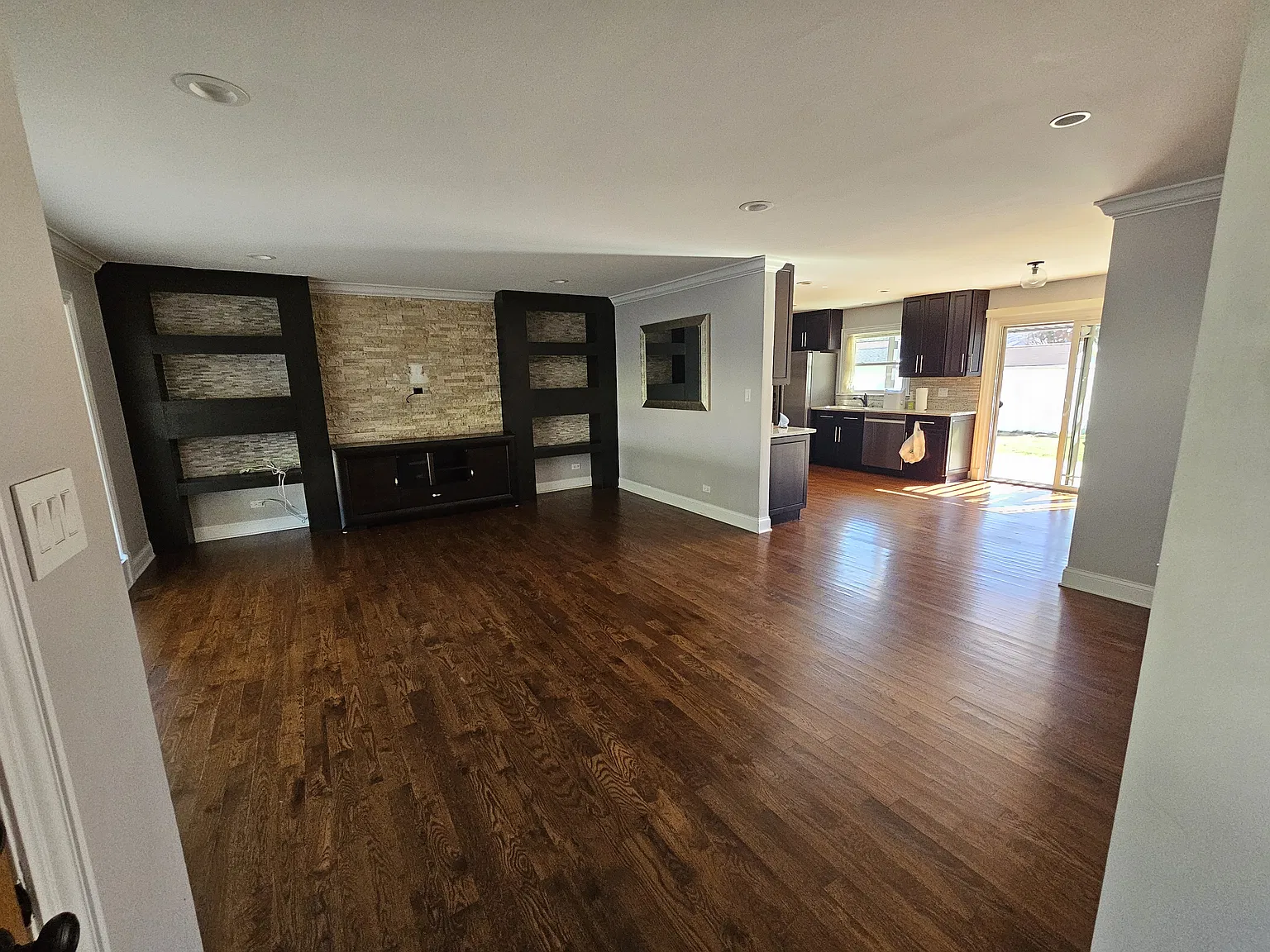3 bed, 1291 sqft, $3,100 — Photo 3