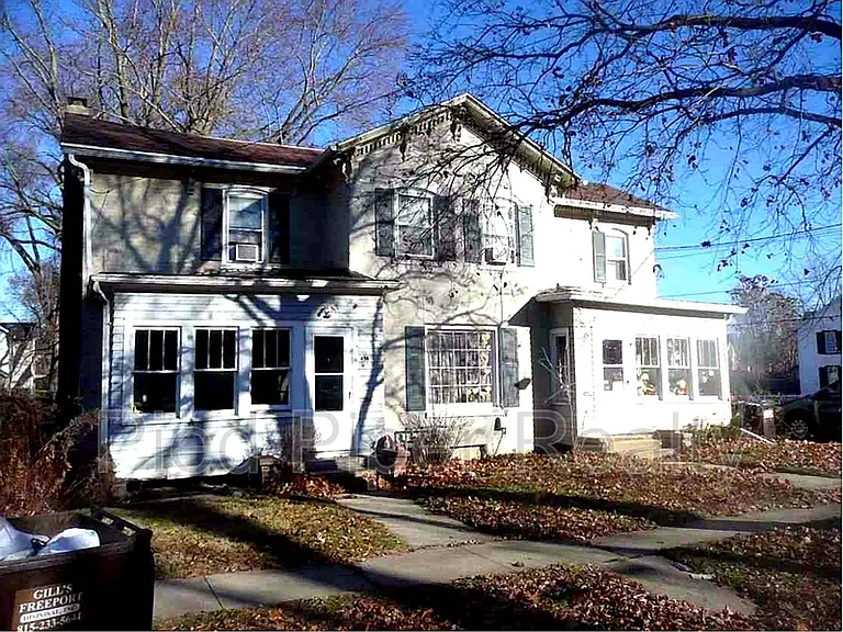 414 W Clark St — Photo 1