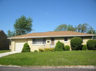 1107 S 7th St, Pekin, IL 61554