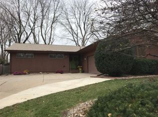 2020 69th St, Windsor Heights, IA 50324