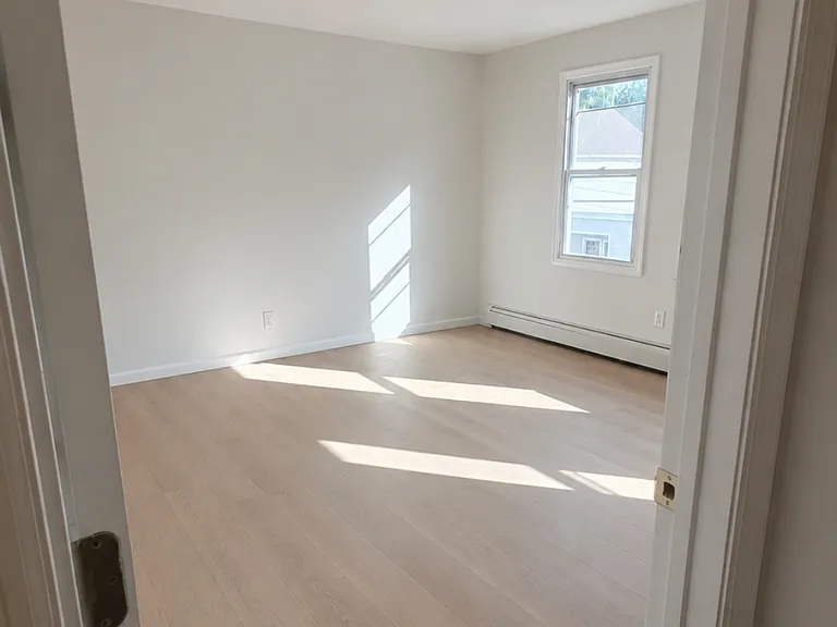 60 Schneider Ave — Photo 12