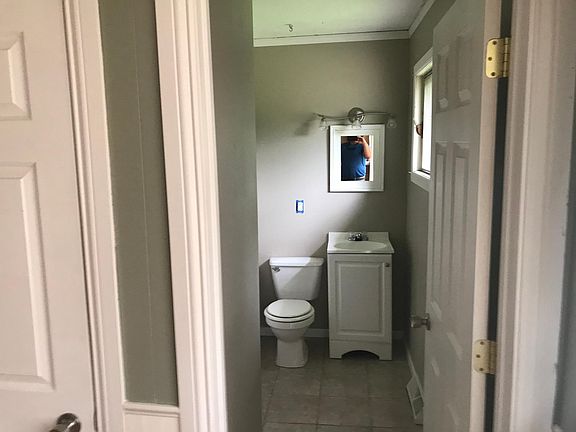 4th image of 1210 Laura Ln