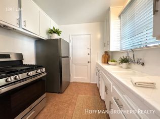 1905 N Las Palmas Ave, Los Angeles, CA 90068