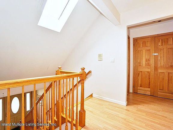 5th image of 42 Sherwood Ave