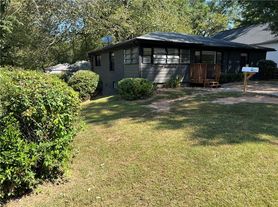 1215 Westview Dr SW