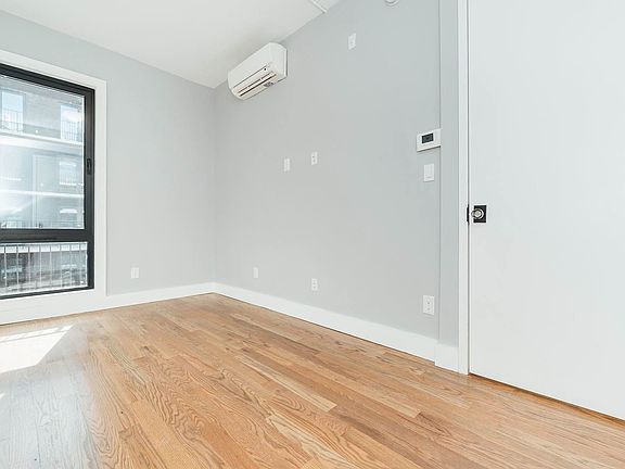 4th image of 115 Stanwix St #1404