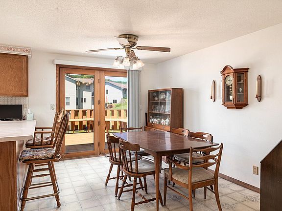 3rd image of 224 Eagles Bluff Rd