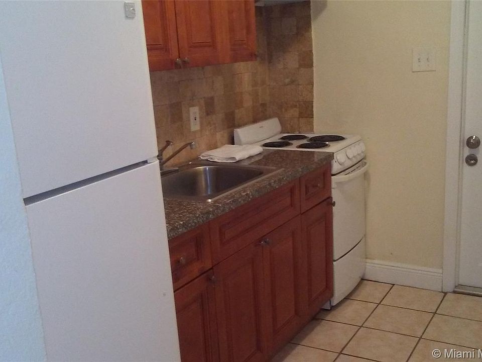 2nd image of 300 NW 5th Ter #2