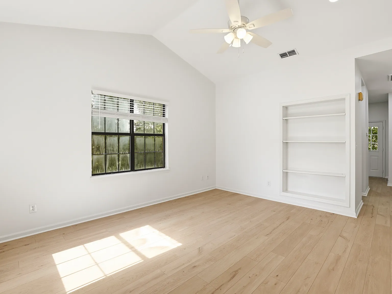 912 Marys Drive - C — Photo 2