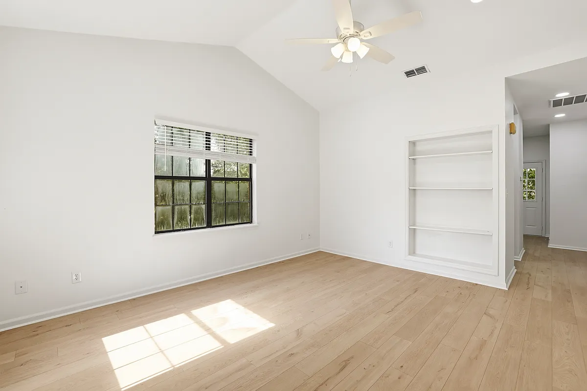 Building Photo - 924 Marys Dr #B